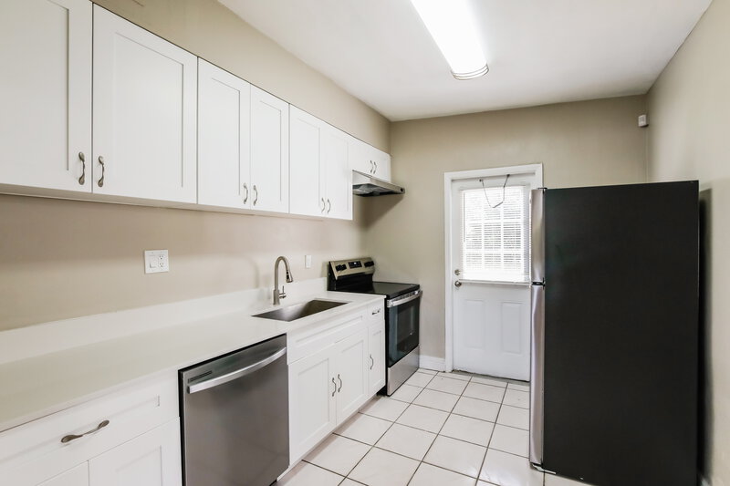 2,705/Mo, 1100 NW 143rd Street Miami, FL 33168 Misc View 6