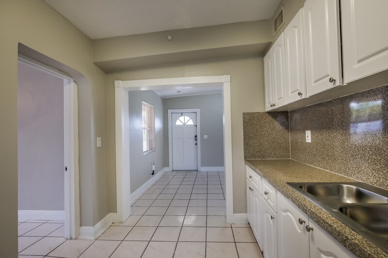 3,740/Mo, 1100 NW 143rd Street Miami, FL 33168 Kitchen View