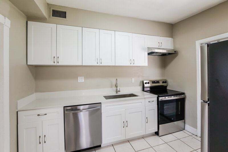 2,705/Mo, 1100 NW 143rd Street Miami, FL 33168 Misc View 7