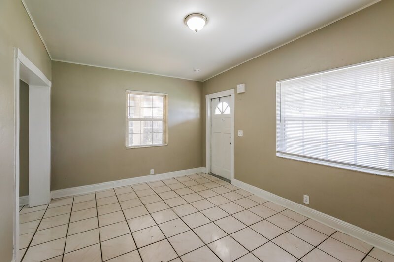 2,705/Mo, 1100 NW 143rd Street Miami, FL 33168 Misc View 8