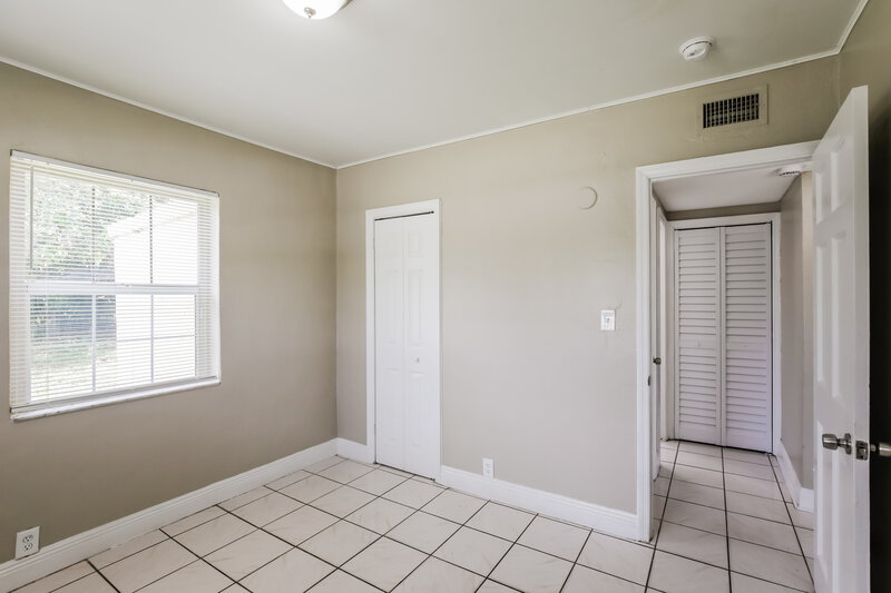 2,705/Mo, 1100 NW 143rd Street Miami, FL 33168 Misc View 12