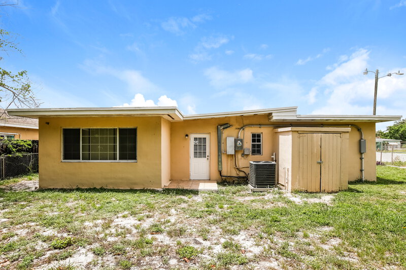 2,705/Mo, 1100 NW 143rd Street Miami, FL 33168 Misc View 16