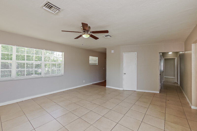 2,515/Mo, 1107 Nw 15 Ct Fort Lauderdale, FL 33311 Living Room View 2