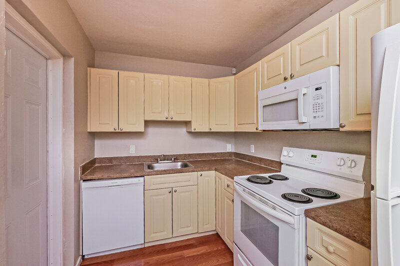 2,515/Mo, 1107 Nw 15 Ct Fort Lauderdale, FL 33311 Kitchen View