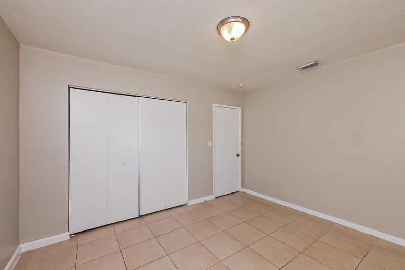 2,515/Mo, 1107 Nw 15 Ct Fort Lauderdale, FL 33311 Main Bedroom View 2