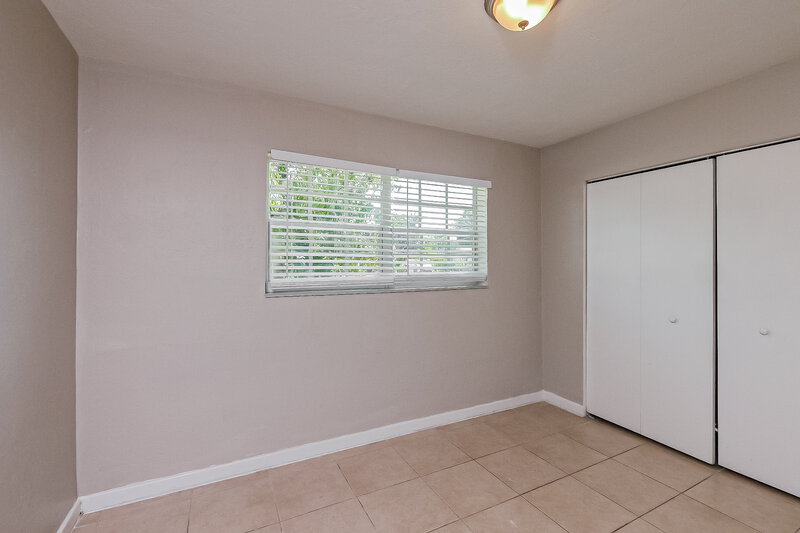 2,515/Mo, 1107 Nw 15 Ct Fort Lauderdale, FL 33311 Bedroom View 3