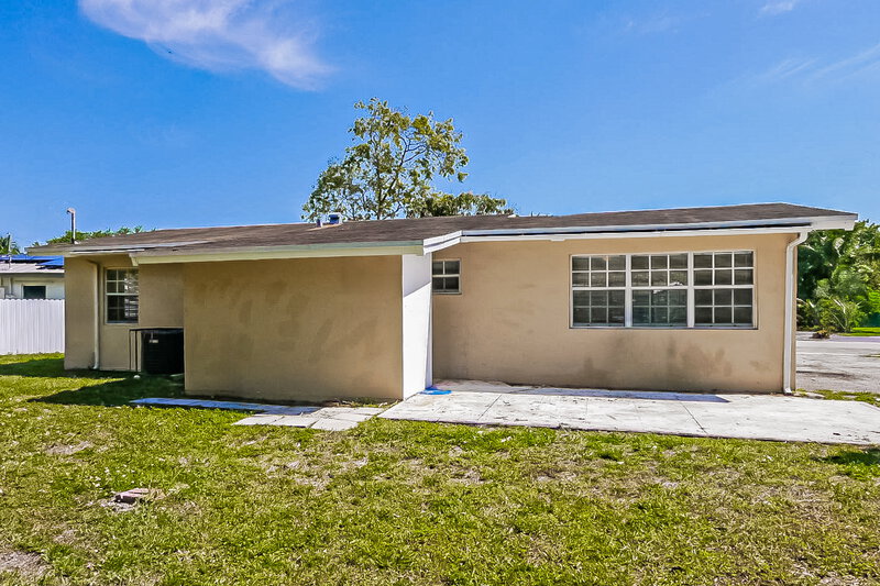 2,515/Mo, 1107 Nw 15 Ct Fort Lauderdale, FL 33311 Rear View