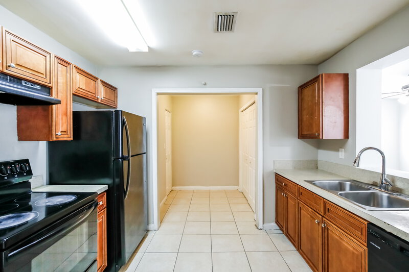 3,110/Mo, 841 NE 51st Court Deerfield Beach, FL 33064 Kitchen View