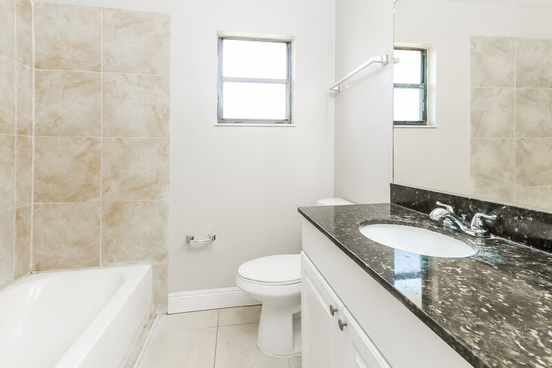 2,150/Mo, 360 Melton Drive Fort Pierce, FL 34982 Main Bathroom View