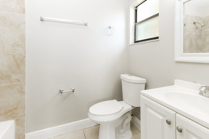 2,150/Mo, 360 Melton Drive Fort Pierce, FL 34982 Bathroom View