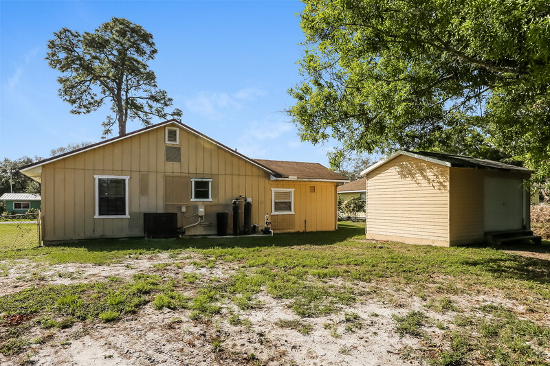 2,335/Mo, 360 Melton Drive Fort Pierce, FL 34982 Rear View 2