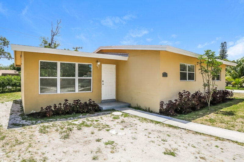 2,225/Mo, 1522 NW 10th Avenue Fort Lauderdale, FL 33311 Front View
