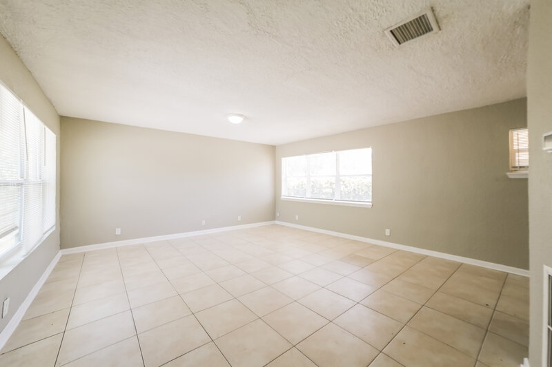 2,515/Mo, 1522 NW 10th Avenue Fort Lauderdale, FL 33311 Living Room View