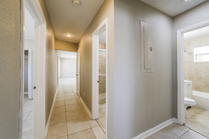 2,515/Mo, 1522 NW 10th Avenue Fort Lauderdale, FL 33311 Hallway View