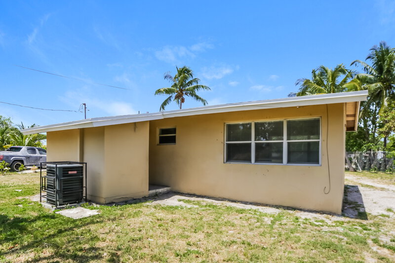 2,515/Mo, 1522 NW 10th Avenue Fort Lauderdale, FL 33311 Rear View