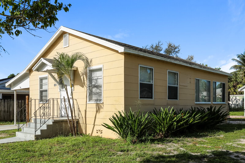 1,765/Mo, 831 N C Street Lake Worth Beach, FL 33460 Front View