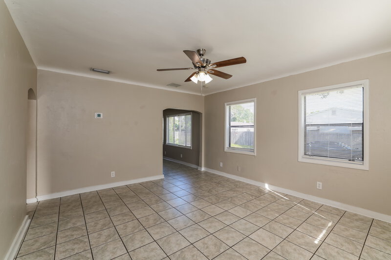 1,765/Mo, 831 N C Street Lake Worth Beach, FL 33460 Living Room View