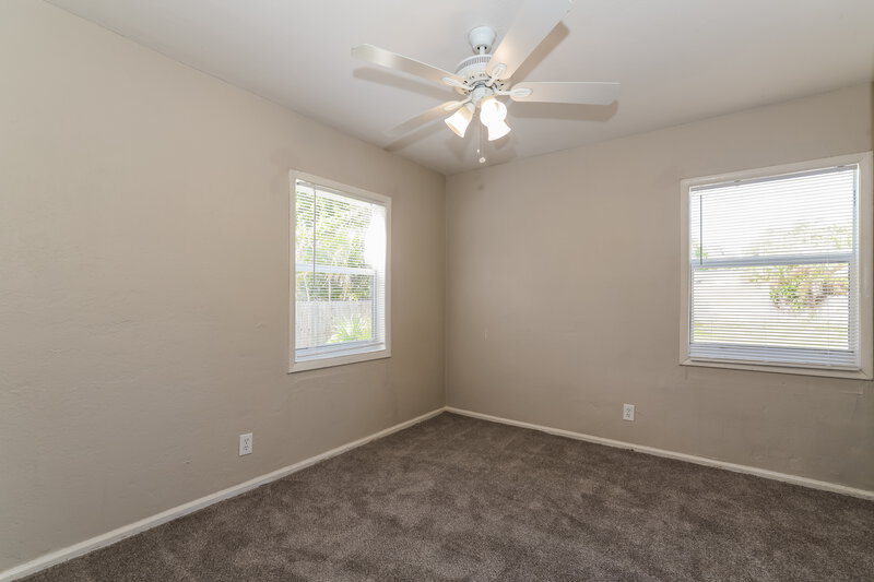 1,765/Mo, 831 N C Street Lake Worth Beach, FL 33460 Main Bedroom View