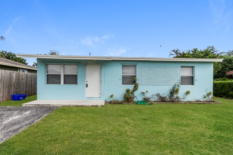1,775/Mo, 1572 W 35th Street Riviera Beach, FL 33404 External View