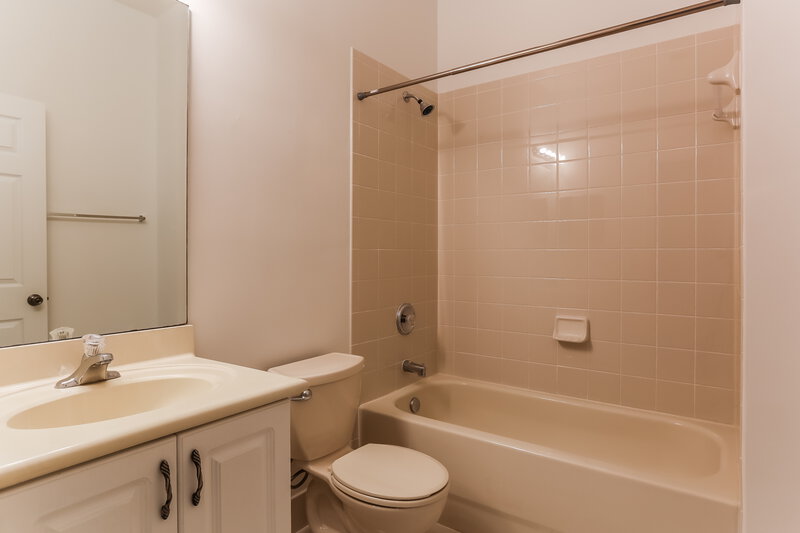 2,920/Mo, 23923 SW 108th Ct Homestead, FL 33032 Bathroom View