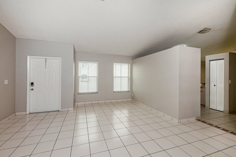 2,895/Mo, 7507 NW 3rd Ct Plantation, FL 33317 Living Room View 2