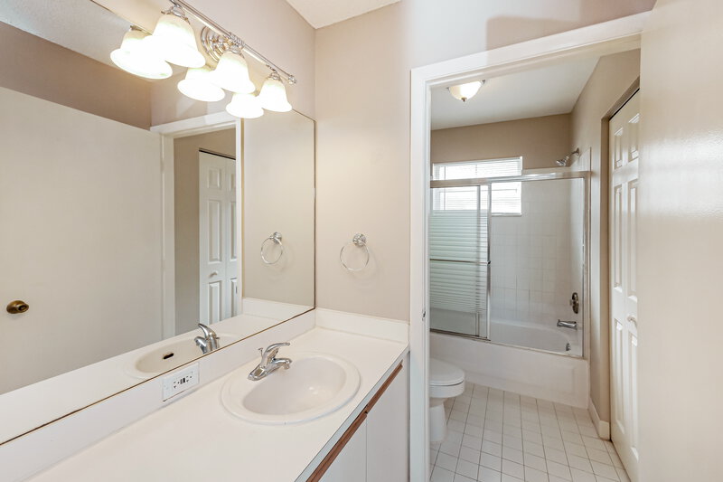 2,895/Mo, 7507 NW 3rd Ct Plantation, FL 33317 Main Bathroom View