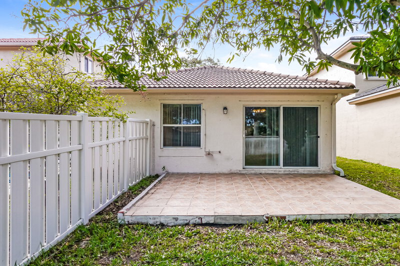 2,895/Mo, 7507 NW 3rd Ct Plantation, FL 33317 Rear View