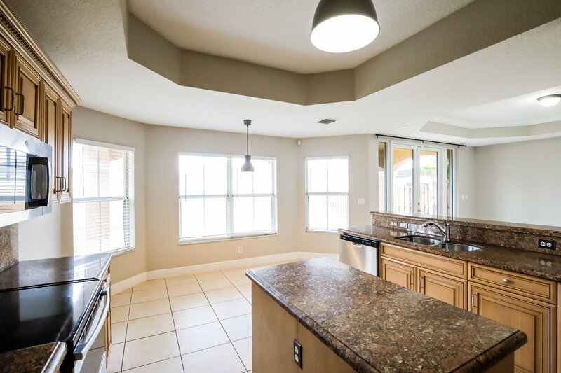 4,860/Mo, 2801 SW 152nd Ct Miami, FL 33185 Kitchen View 2