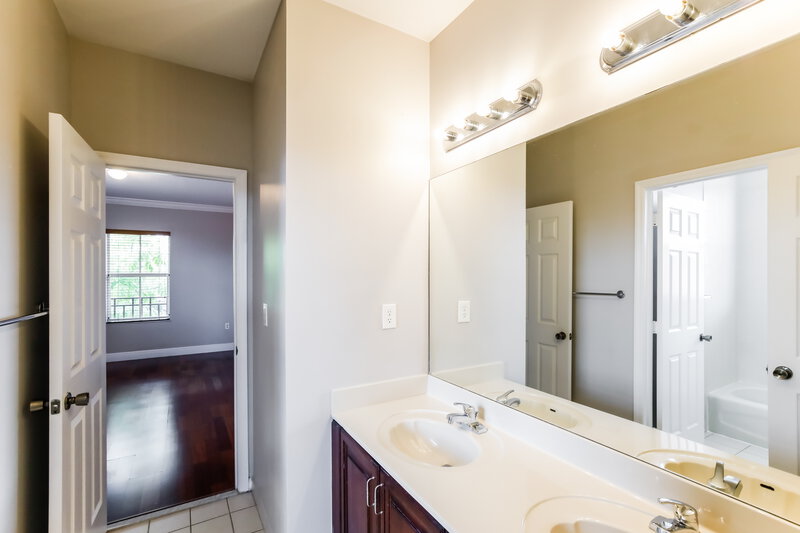 4,860/Mo, 2801 SW 152nd Ct Miami, FL 33185 Bathroom View