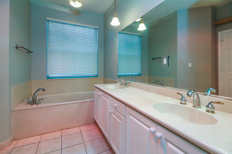 3,770/Mo, 5773 NW 122nd Way Coral Springs, FL 33076 Master Bathroom View