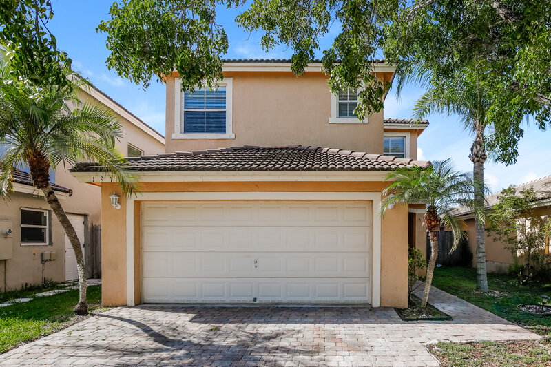 2,585/Mo, 1911 SE 14th Ct Homestead, FL 33035 External View