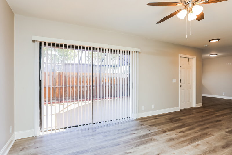 0/Mo, 7600 Courtyard Run W Boca Raton, FL 33433 Living Room View 2