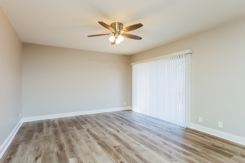 0/Mo, 7600 Courtyard Run W Boca Raton, FL 33433 Living Room View 4