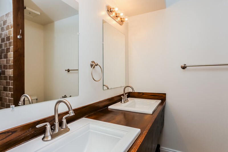 0/Mo, 7600 Courtyard Run W Boca Raton, FL 33433 Main Bathroom View