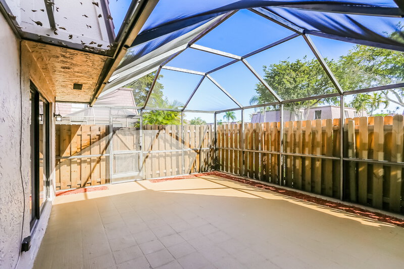 0/Mo, 7600 Courtyard Run W Boca Raton, FL 33433 Screen Porch View
