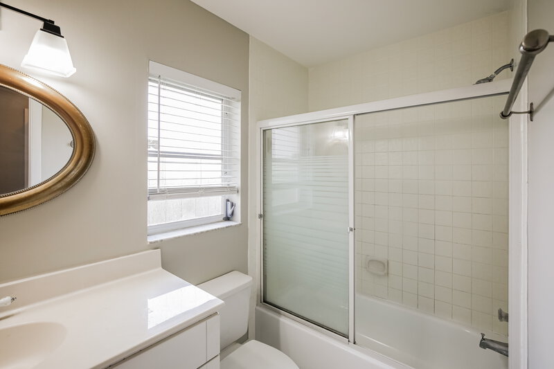 2,955/Mo, 10639 Palm Spring Dr Boca Raton, FL 33428 Bathroom View