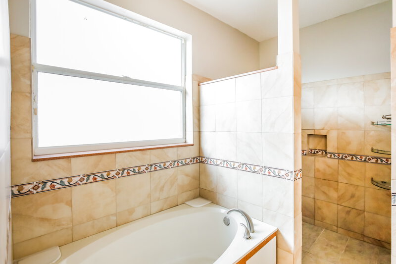 3,905/Mo, 5350 NW 57th Ave Coral Springs, FL 33067 Main Bathroom View