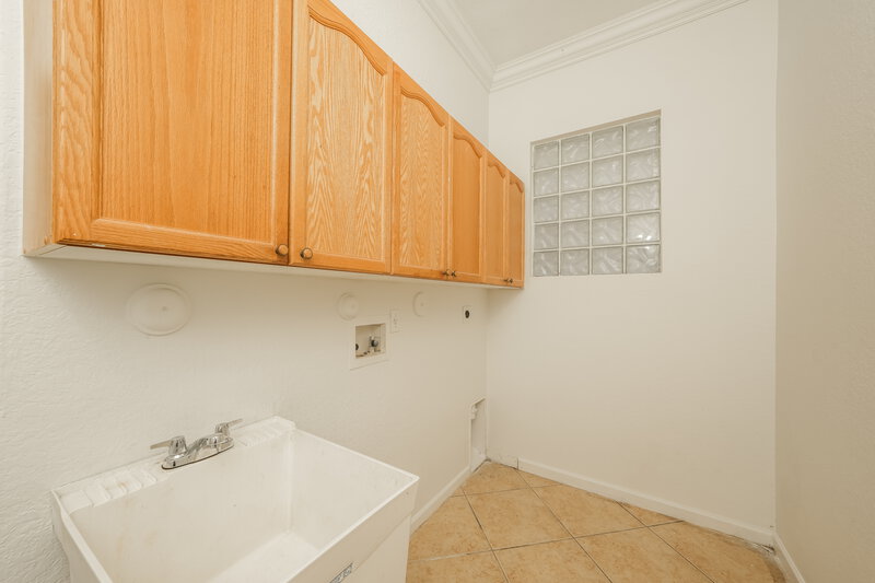 3,045/Mo, 5293 Sancerre Cir Lake Worth, FL 33463 Laundry Room View