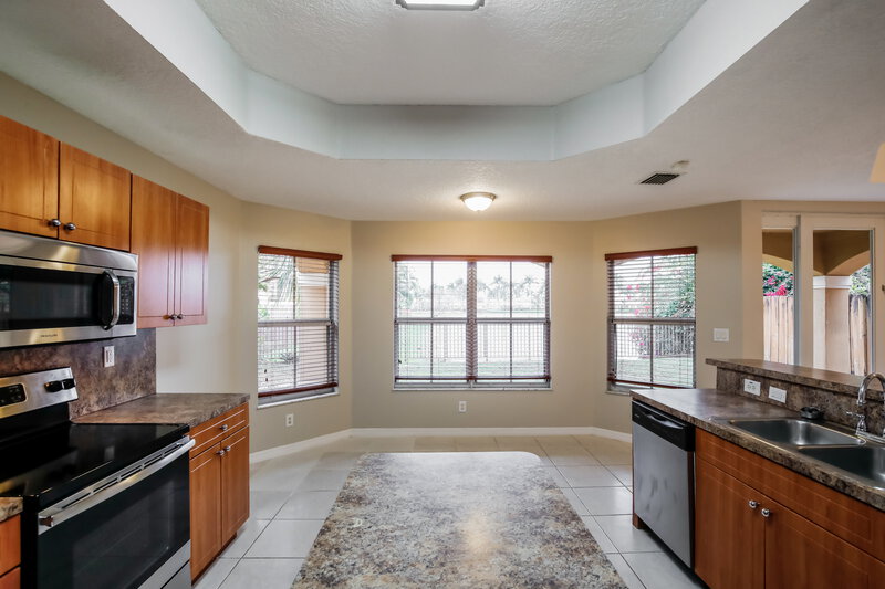 3,915/Mo, 2762 SW 152nd Ct Miami, FL 33185 Kitchen View
