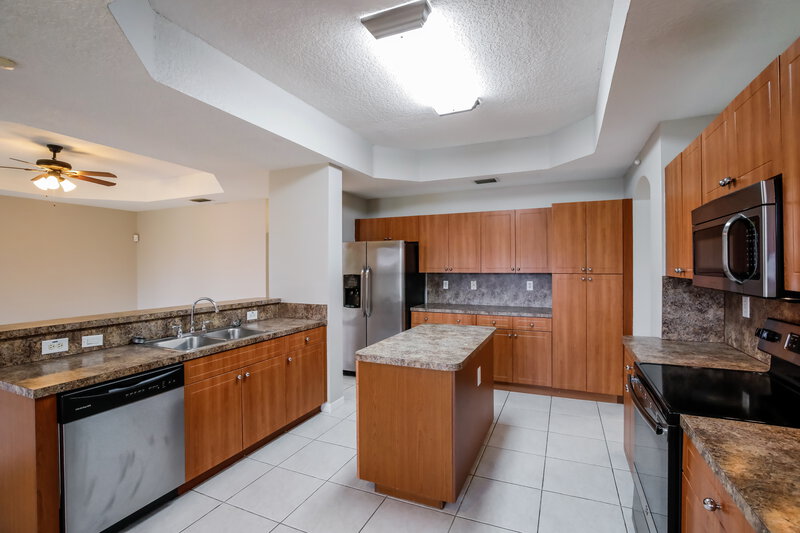 3,915/Mo, 2762 SW 152nd Ct Miami, FL 33185 Kitchen View 2
