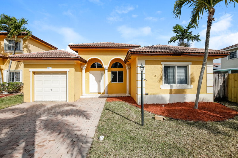 0/Mo, 1241 NE 41st Pl Homestead, FL 33033 External View