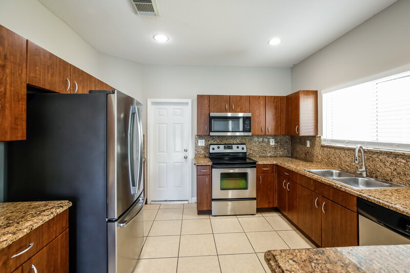 0/Mo, 1241 NE 41st Pl Homestead, FL 33033 Kitchen View