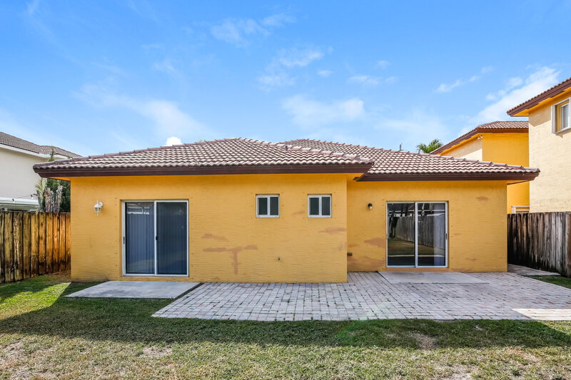 0/Mo, 1241 NE 41st Pl Homestead, FL 33033 Rear View