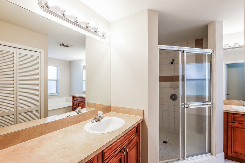 3,370/Mo, 333 SW 195th Ave Pembroke Pines, FL 33029 Main Bathroom View