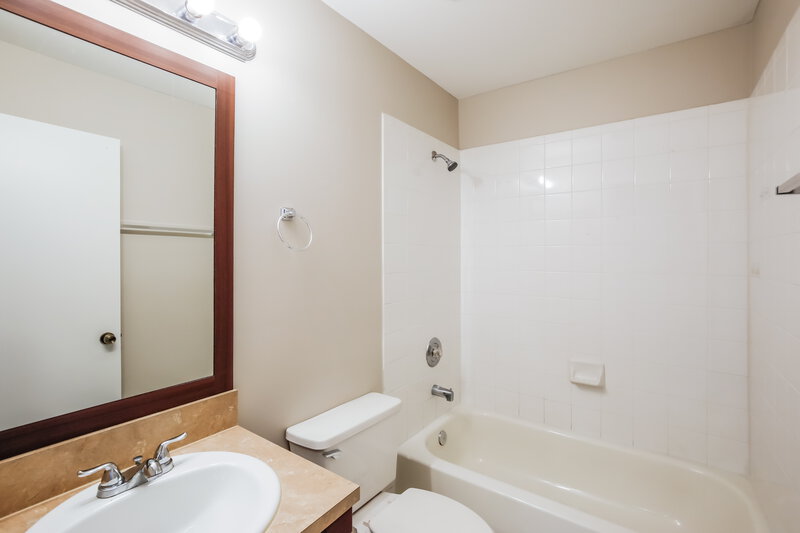 3,370/Mo, 333 SW 195th Ave Pembroke Pines, FL 33029 Bathroom View