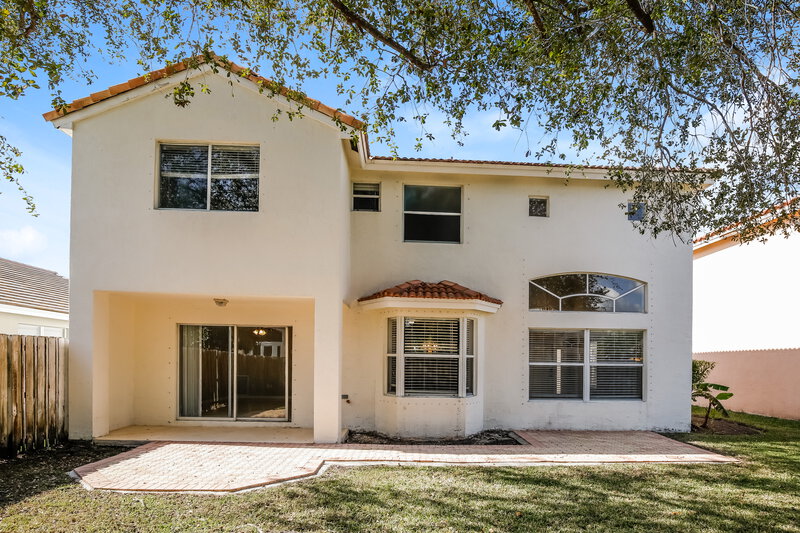 3,370/Mo, 333 SW 195th Ave Pembroke Pines, FL 33029 Rear View