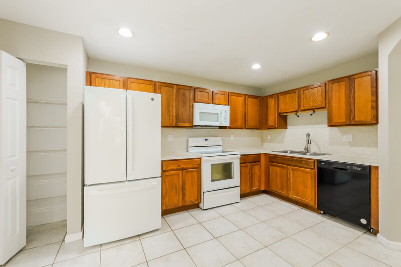 2,635/Mo, 6168 Whalton St West Palm Beach, FL 33411 Kitchen View