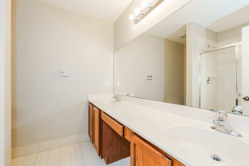 2,635/Mo, 6168 Whalton St West Palm Beach, FL 33411 Main Bathroom View