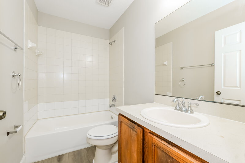 2,635/Mo, 6168 Whalton St West Palm Beach, FL 33411 Bathroom View