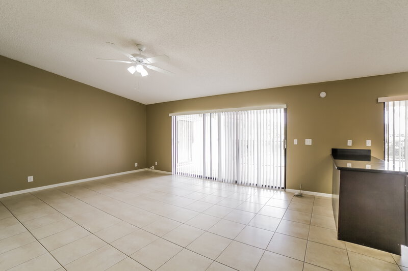 4,366/Mo, 1560 NW 99th Ave Plantation, FL 33322 Living Room View